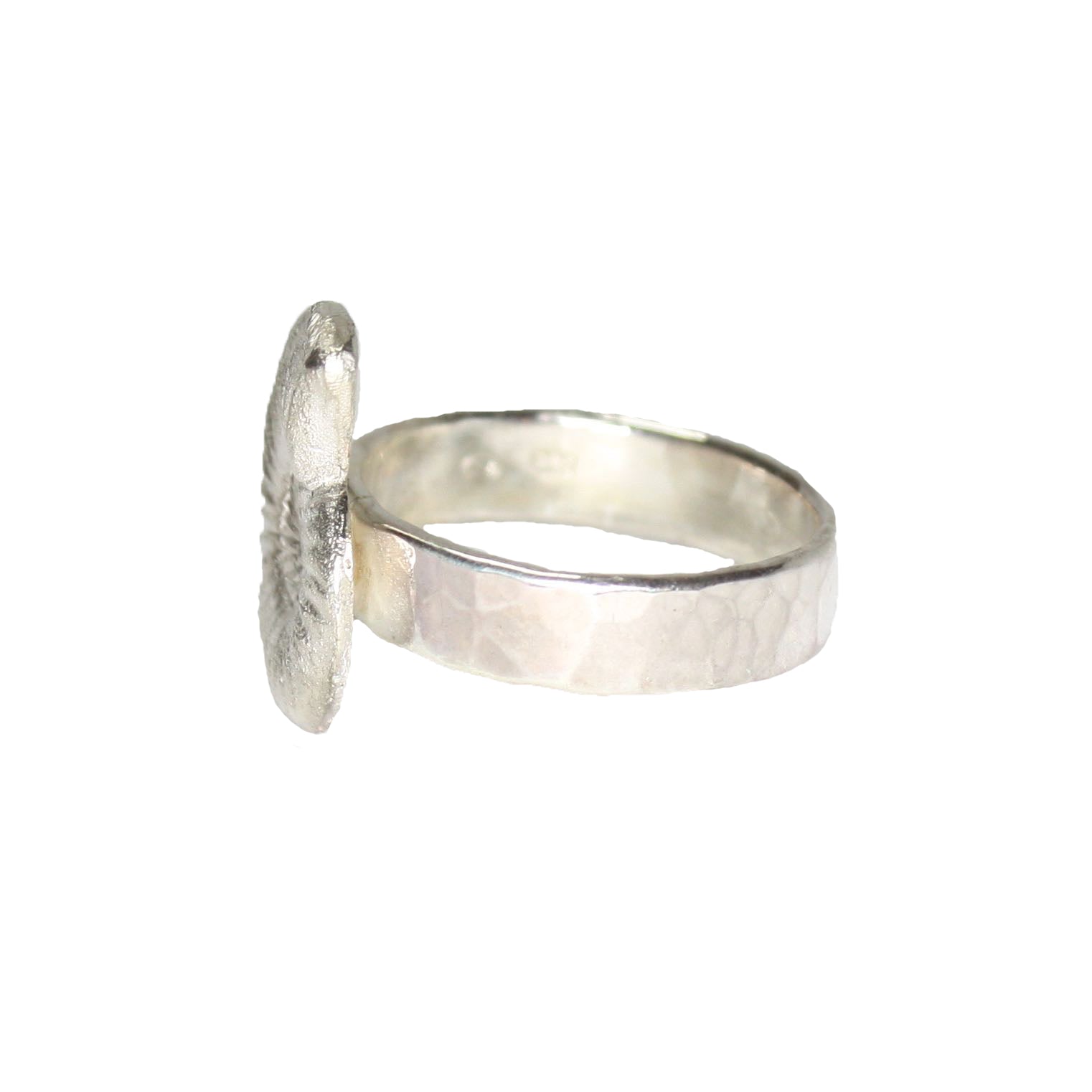Naturschmuck-Hammerschlag-Ring-Ammonit-925er-Silber-Seite
